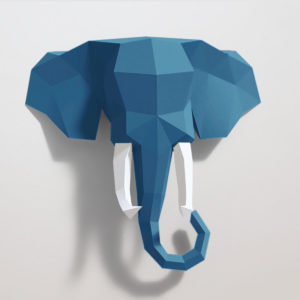 Elefante azul e branco